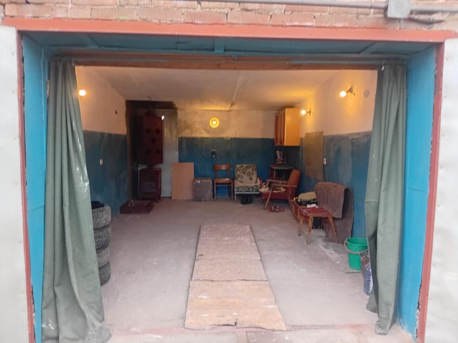 Продам  гараж  Восток- Прибор