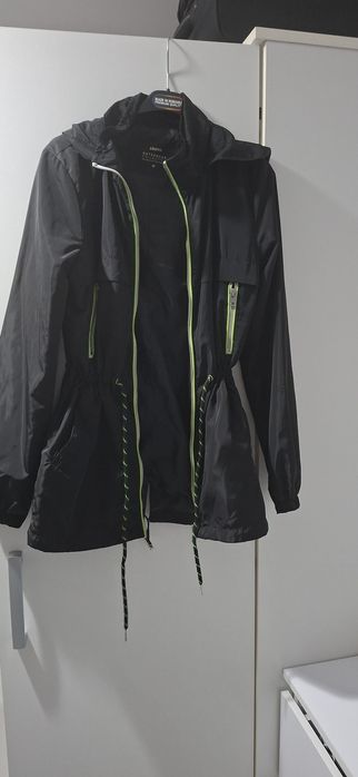 Geaca anti-vant neagra