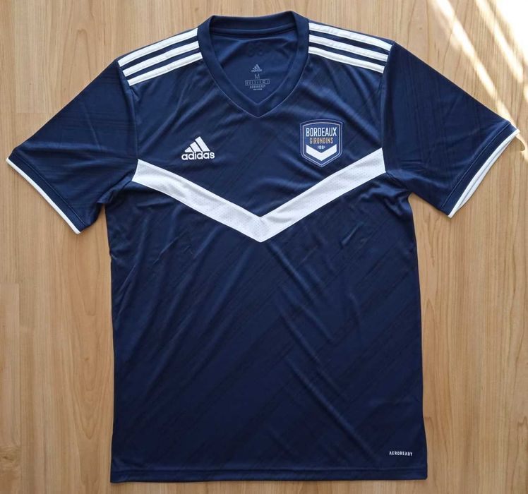 Футболни тениски на различни отбори 2