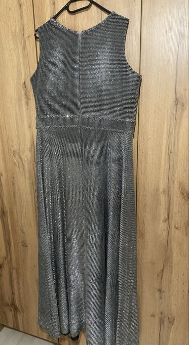 Официална сребриста рокля