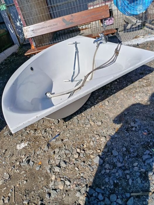 Продам Ванну Вместе с краном