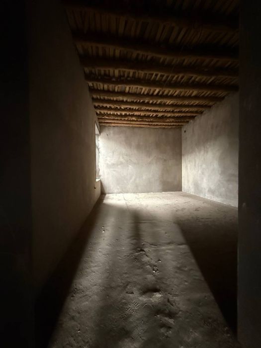 Bunyodkor mahallasida uy sotiladi (korobka)