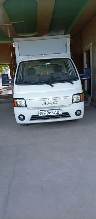Yuk mashinasi yangi