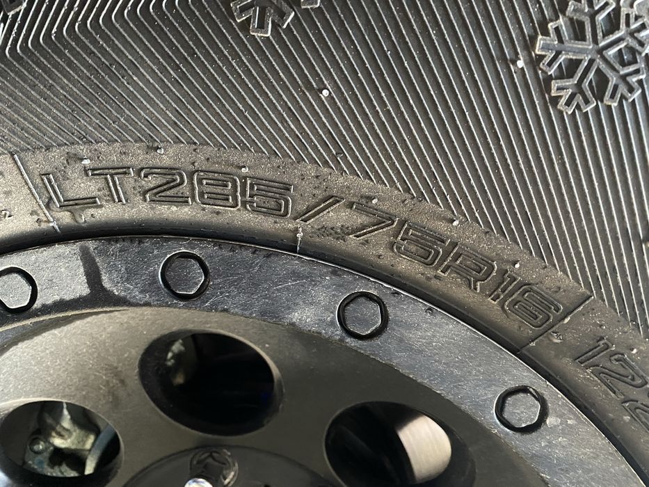 Продам шины(резина) новая пояти