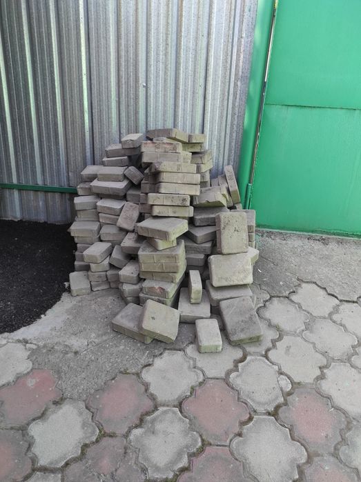 Продам брущатку б/у. 4,5 кв. Очень прочный