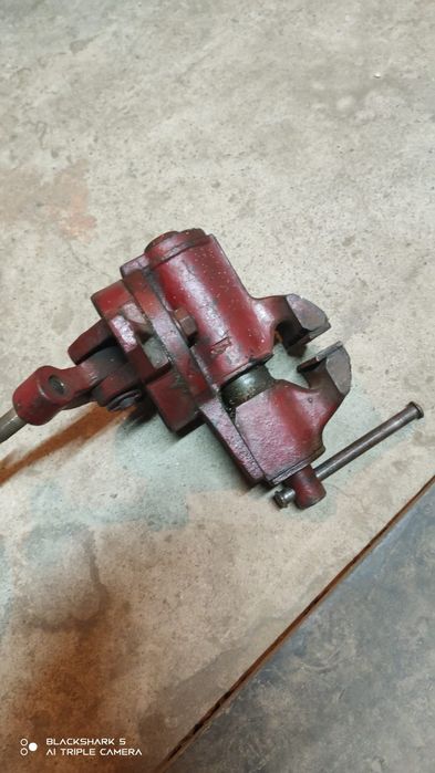 Тиски          .