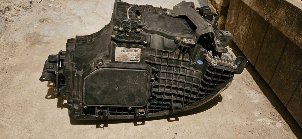 Ляв и десен лед фар за Скания