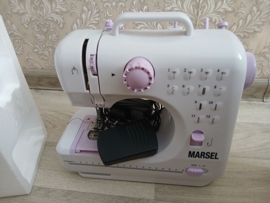 Швейная машинка 8000