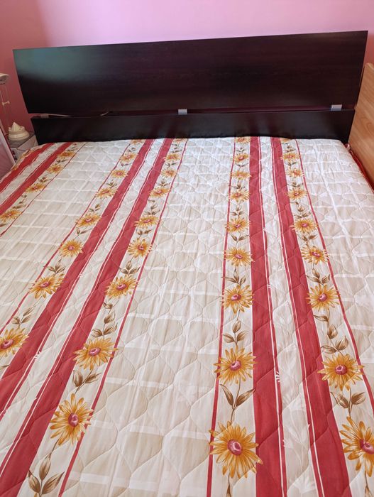 Спалня 180/200 с матрак и 2чекмеджета