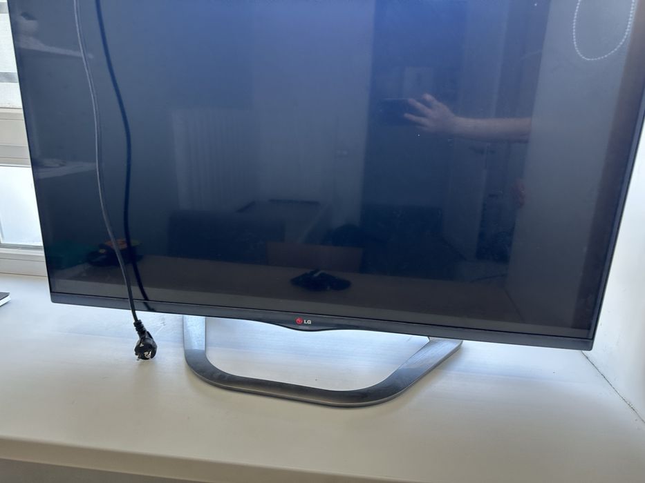 Телевизор всё работает , lg