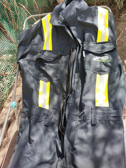 Продам спецодежду.