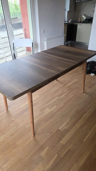 Masa extensibila cu 6 scaune