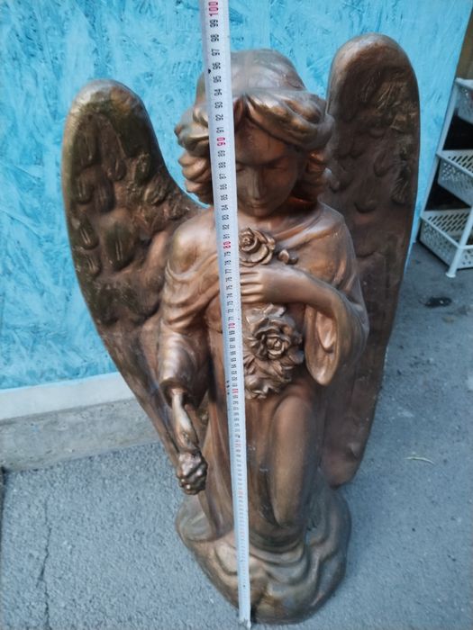 Продам скульптуру крокодила.