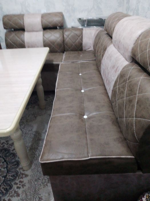 Срочно продам уголок для кухни