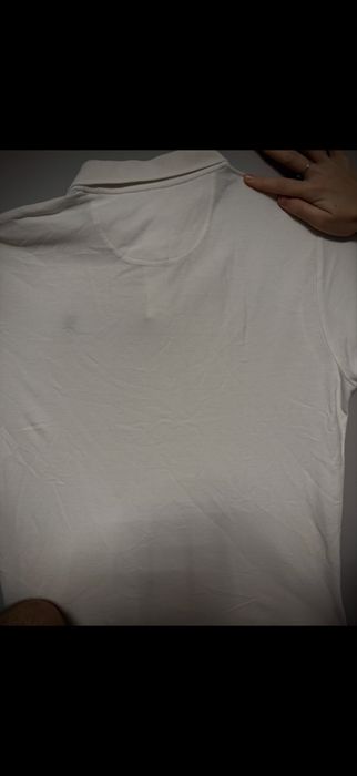 Tricou polo alb – curat, versatil, ideal zilnic