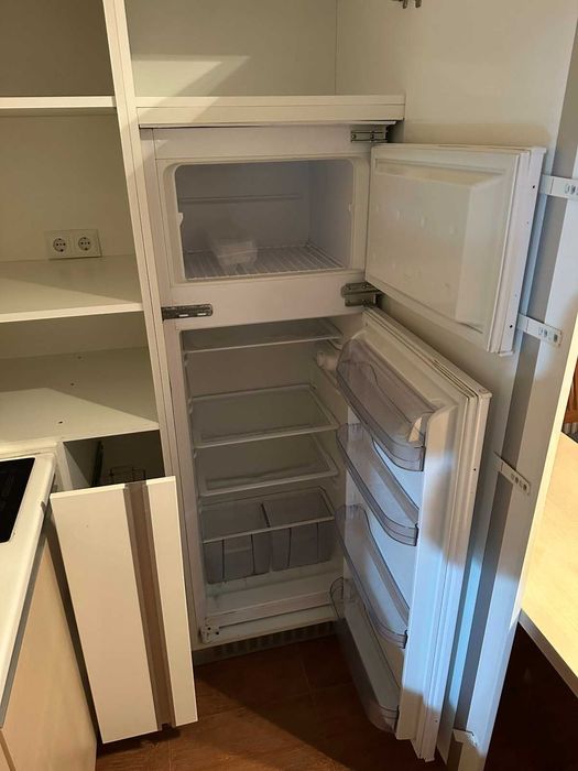 Кухня MDF с вграден хладилник, пералня, котлони, мивка и смесител