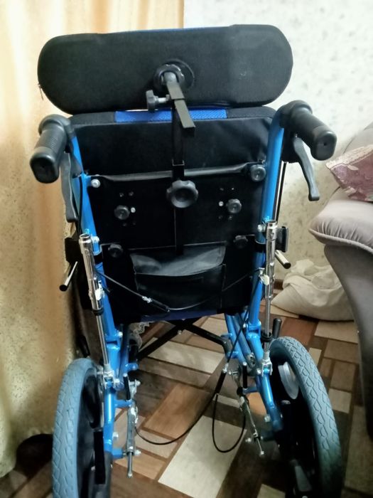 Продается детская инвалидная коляска