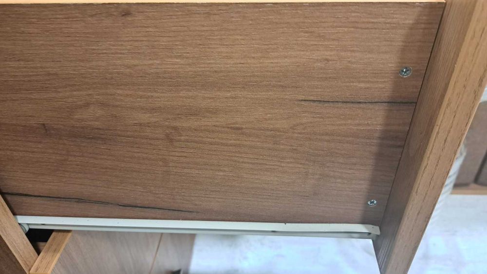 Продава бюро и шкаф