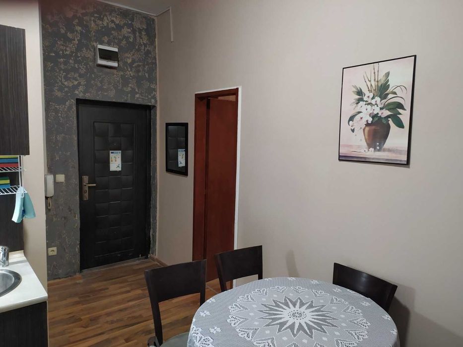 Едностаен обзаведен апартамент в кв. Дружба