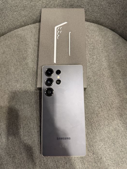 Samsung S25 Ultra ЧИСТО НОВ