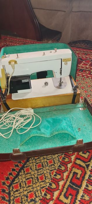 Швейная машина Чайка