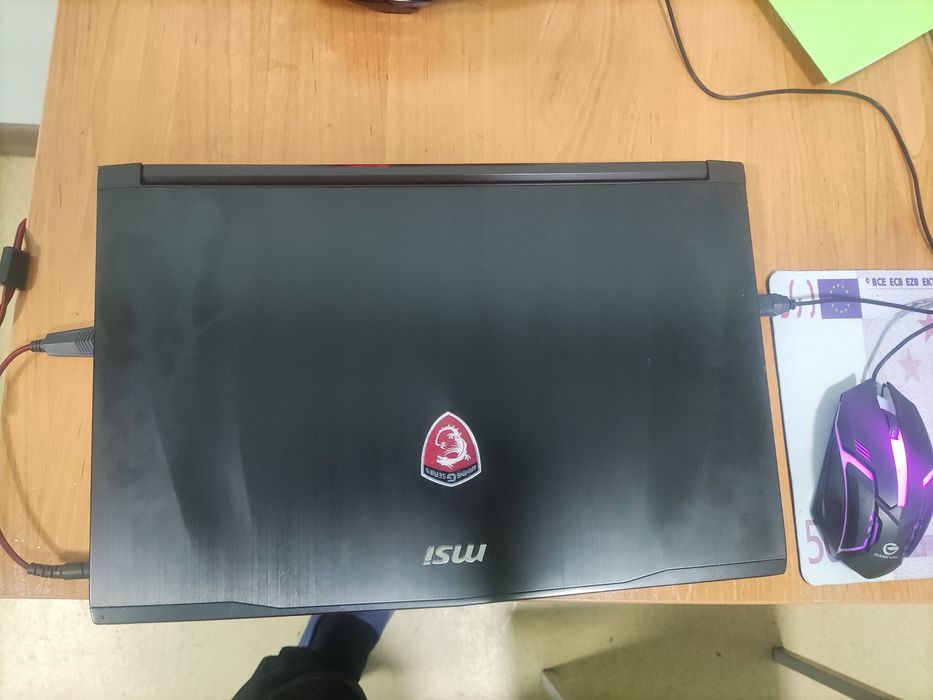 Игровой ноутбук Msi
Видеокарта-1060(6гб)
Процессор-i7-7700 HQ
Оператив