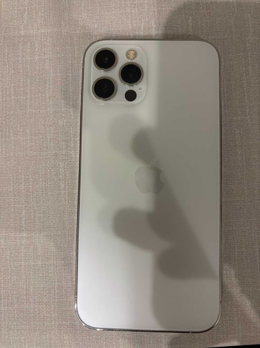Iphone 12 pro, белый. 256гб, в хорошем состоянии