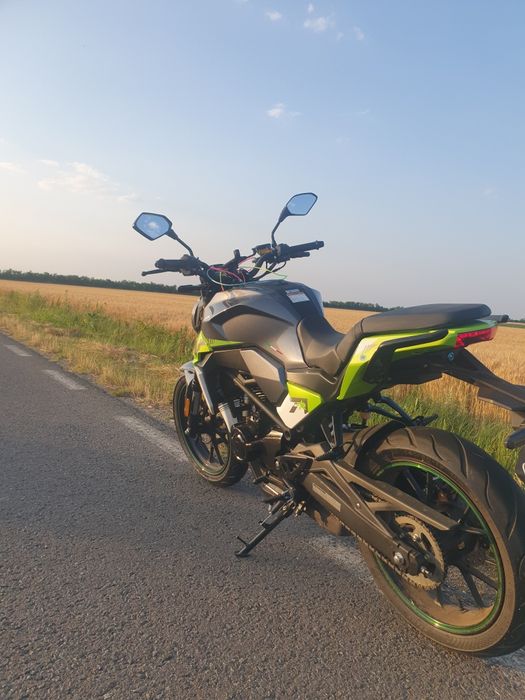 Vand motocicleta încă în garanție