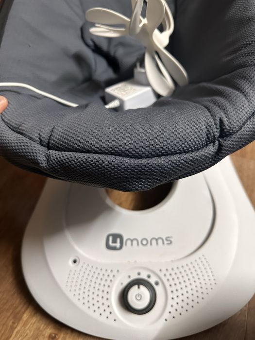 Продам качалку от 4moms