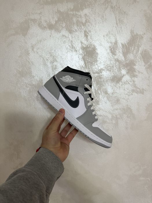 Jordan 1 Mid Smoke Grey