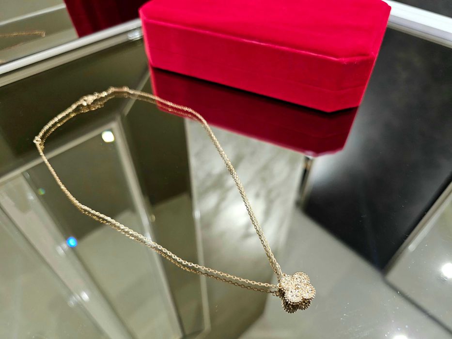 Van Cleef & Arpels VCA Rose Vintage Alhambra Lava Clover Дамско Колие