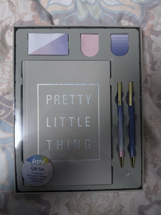 Pretty Little Thing Тефтер с химикалки и листчета