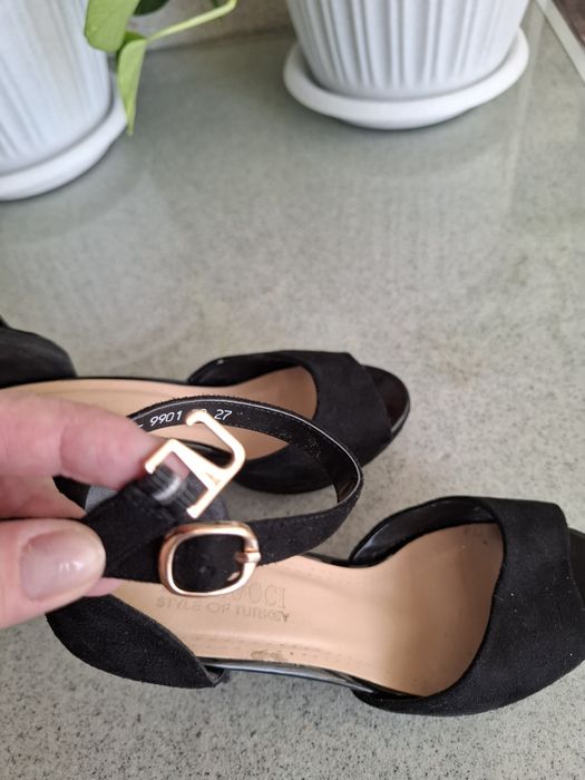 Босоножки . Продам .