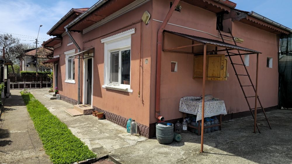 Casă primitoare cu 4 camere și 2 băi în Târgoviște – Renovată, izolata,cu posibilitatea de extindere a constructiei,teren 400 mp, zonă foarte liniștit