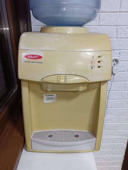 Продам диспенсер для воды с компрессором