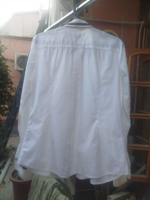 Продам белую блузку