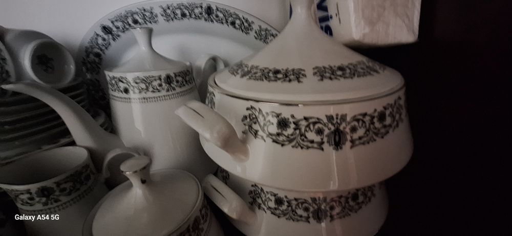 Сервиз чайно-столовый.