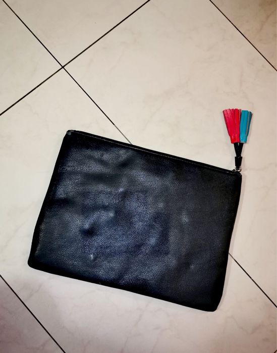 Чанта Zara Зара с апликации нашивки значки черна с цип без презрамка