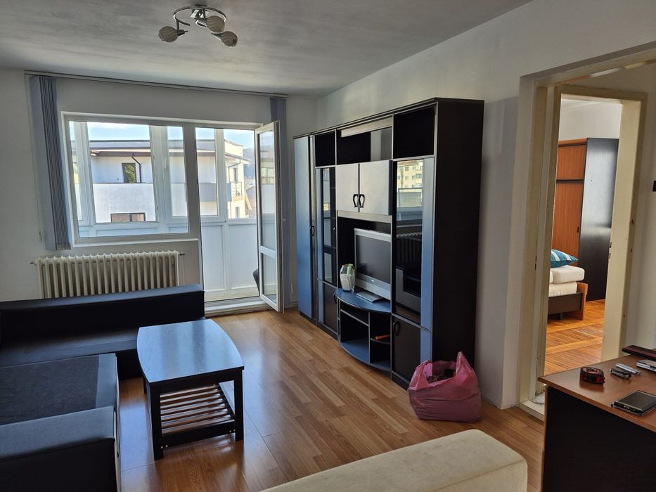 Apartament semidecomandat