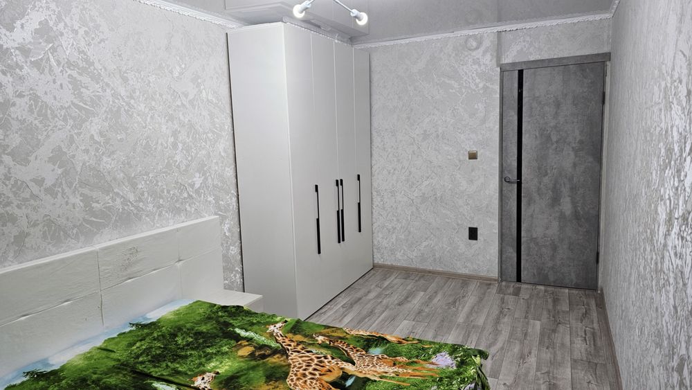 Продам 2-х комнатную на 4 районе