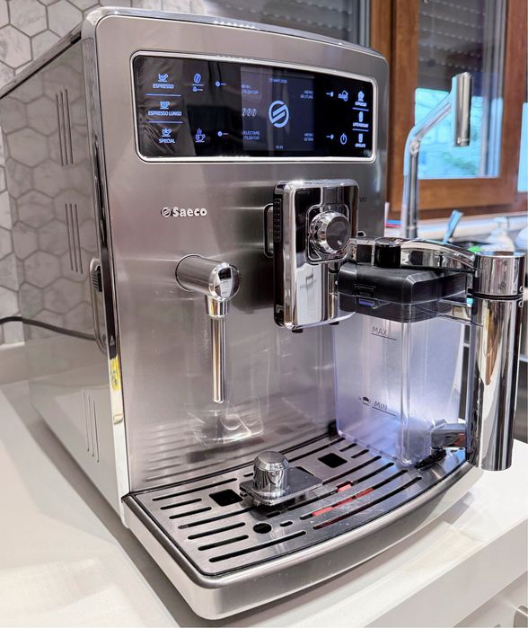 Espressor automat Philips Saeco Xelsis Evo HD8944, Dispozitiv spumare, Functie Cappuccino, Rasnita ceramica, Autocuratare, Carafa lapte - Inox