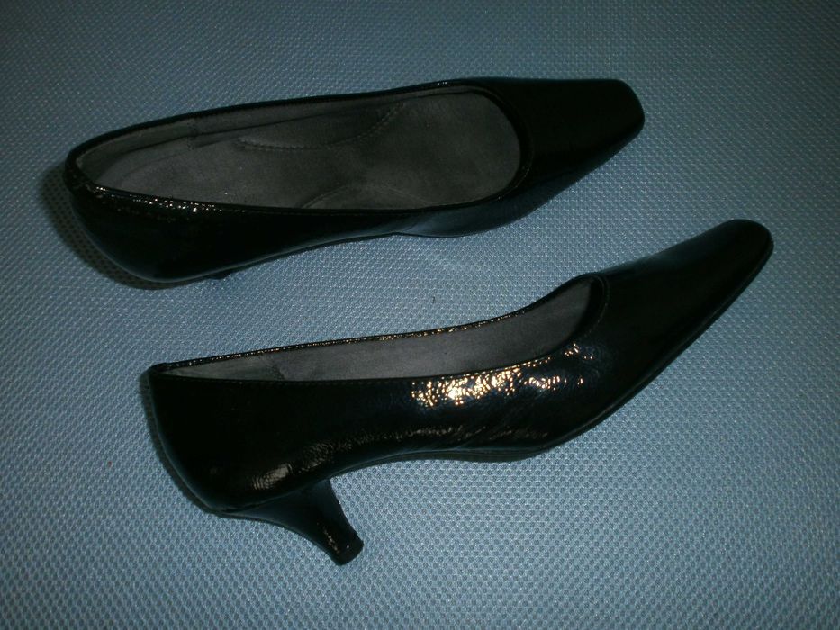 Нови обувки, естествена кожа, стелка 25,5 - от 13 евро до 20 евро