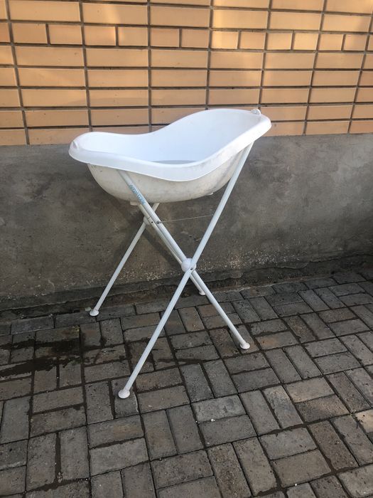Продам ванночку на стойке