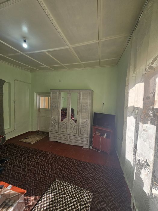 Бустонлиқ  тумани Озодбош махалласида 3 хона 5 сотихли уй сотилади.