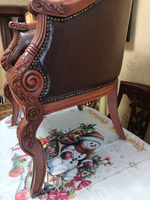 Кожаные кресла 2 штуки