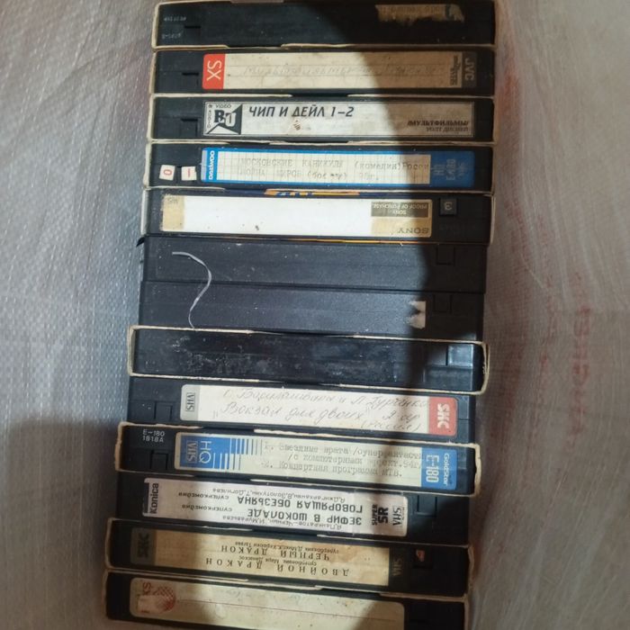 100 штук видео кассеты оптом дёшево отдаю
