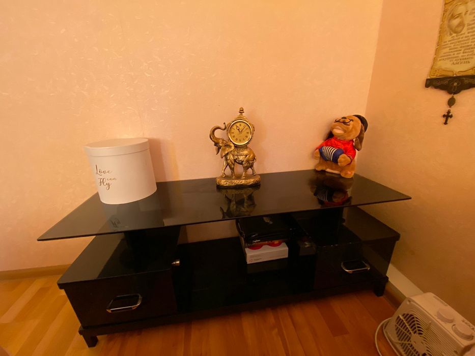 Продам тумбу под телевизор