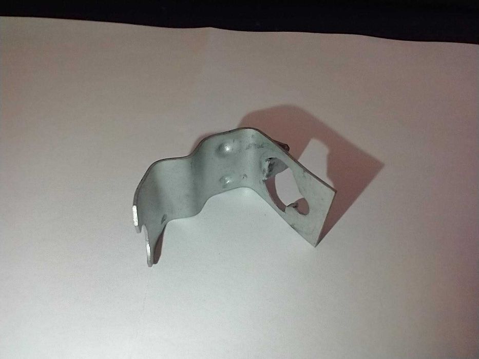 Cleme fixare capace roti Volkswagen Golf 1 321601175C