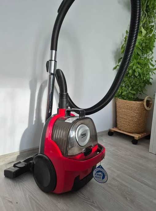 Aspirator fara sac BEKO VCO32801AR, 1.8l, 800W, 76dB, rosu-negru