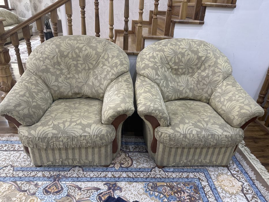 Продажа мягкой мебели и холодильник